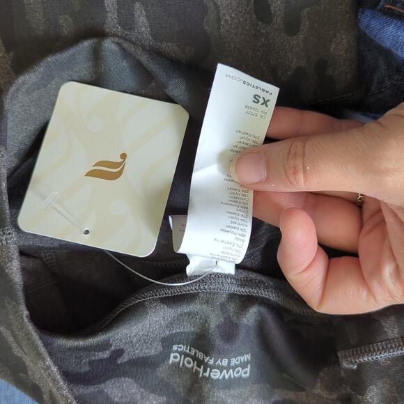 NWT Fabletics Womens Pants Charcoal Camo On the Go Leggings High Rise Pockets XS - Picture 8 of 9